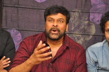 Chiranjeevi Felicitates Tholi Prema Movie Team at His Home